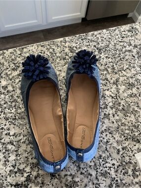Bandolino Two-Tone Navy and Light Blue Pom Pom Flats